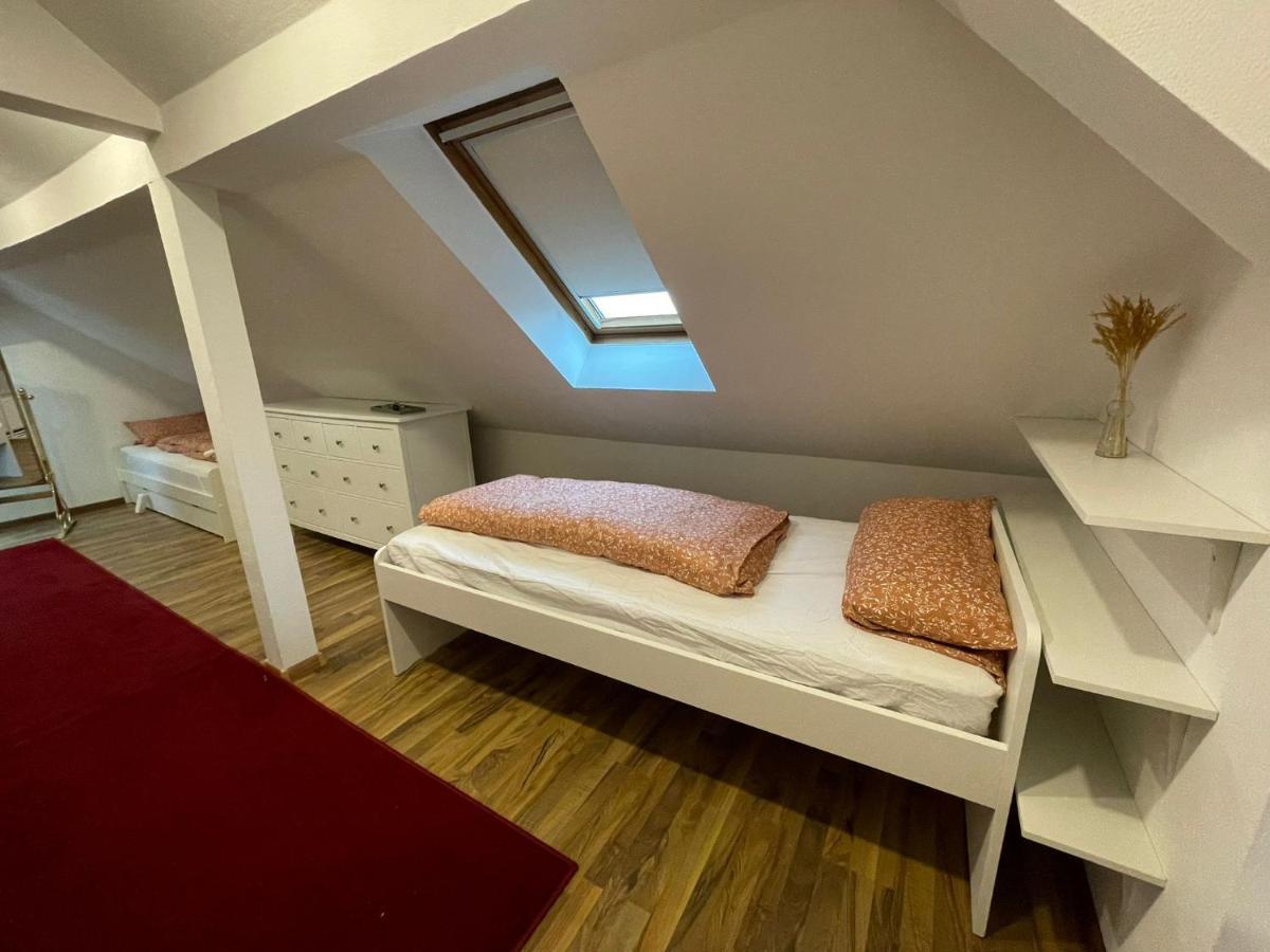 120Qm - 5 Rooms - 2 Bathrooms - Kitchen- Free Parking - Fast Wifi - Yiha Apartment Hannover Eksteriør bilde