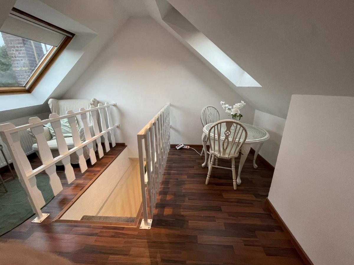 120Qm - 5 Rooms - 2 Bathrooms - Kitchen- Free Parking - Fast Wifi - Yiha Apartment Hannover Eksteriør bilde