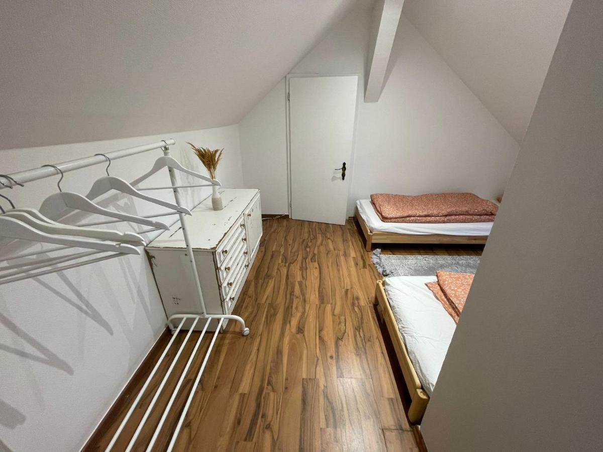120Qm - 5 Rooms - 2 Bathrooms - Kitchen- Free Parking - Fast Wifi - Yiha Apartment Hannover Eksteriør bilde