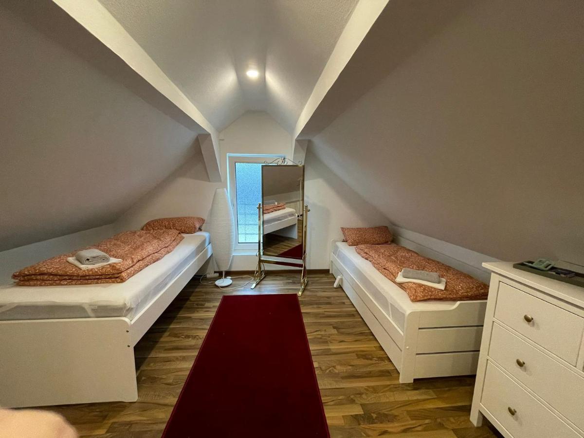 120Qm - 5 Rooms - 2 Bathrooms - Kitchen- Free Parking - Fast Wifi - Yiha Apartment Hannover Eksteriør bilde