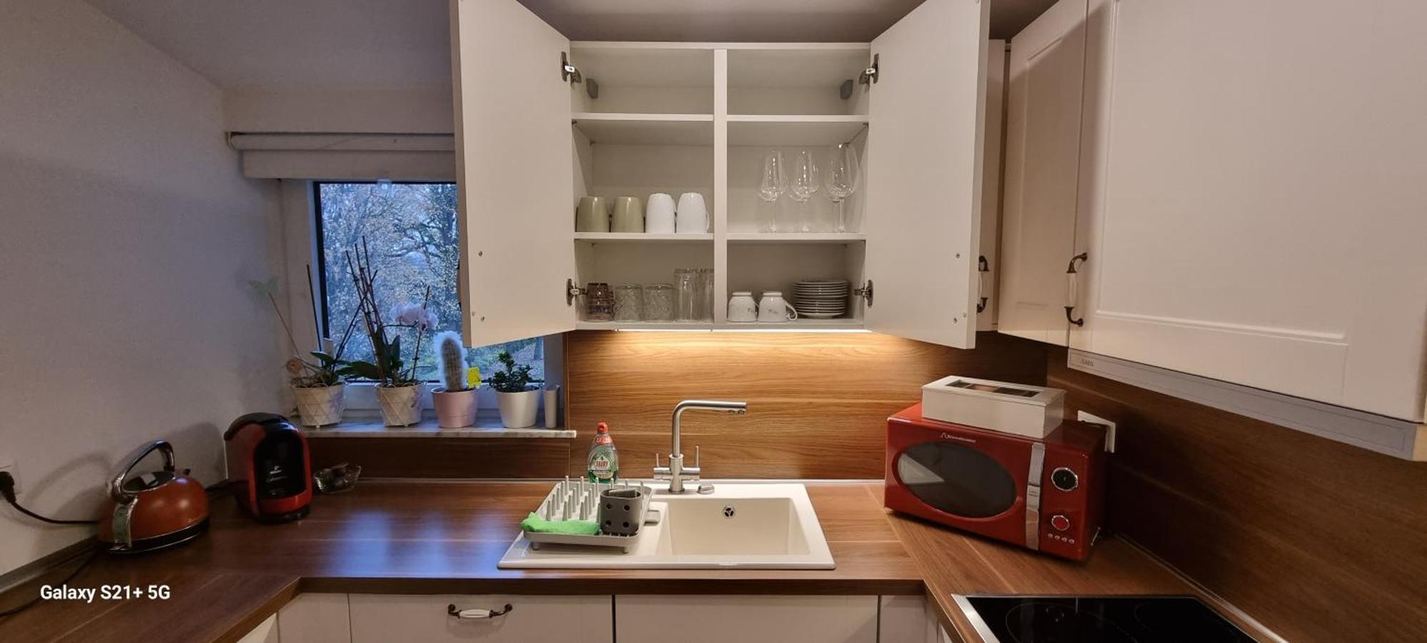 120Qm - 5 Rooms - 2 Bathrooms - Kitchen- Free Parking - Fast Wifi - Yiha Apartment Hannover Eksteriør bilde