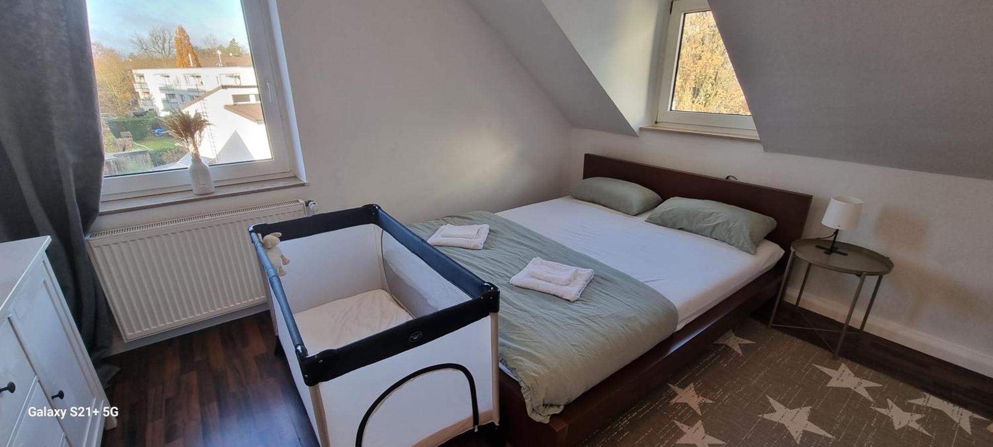 120Qm - 5 Rooms - 2 Bathrooms - Kitchen- Free Parking - Fast Wifi - Yiha Apartment Hannover Eksteriør bilde